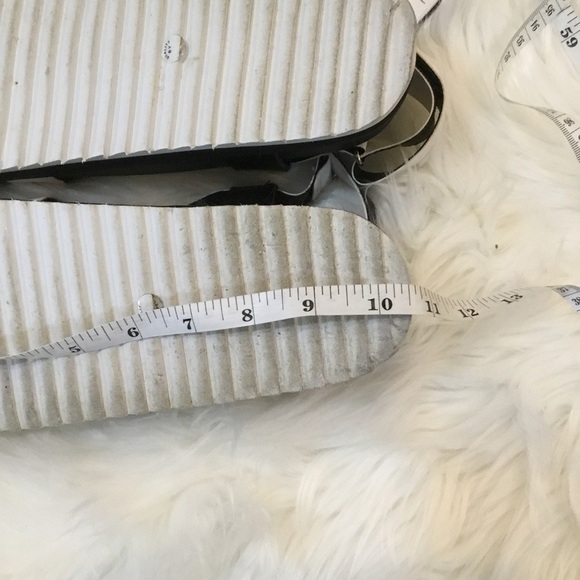 STYLUS size 8 black & white sandal with adjustable Velcro at heel - Picture 14 of 16